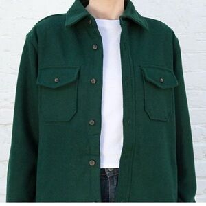 NWOT Brandy Melville forest green oversized jacket
Never worn. One size.